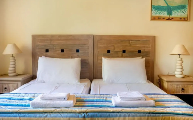 Villa Erontas Mini Pool and Heated Jacuzzi