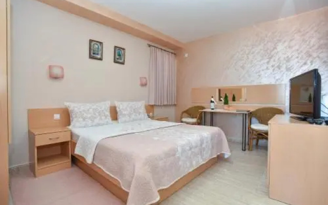 Apartments and Rooms Drago