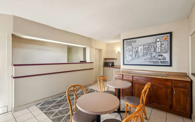 Super 8 Motel - Commerce