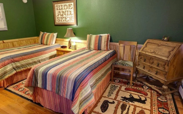 Sea Parrot Inn