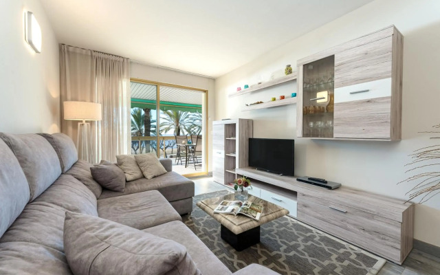 Apartment in front of the Beach