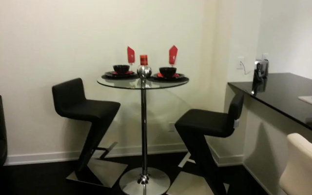 Royal Stays Furnished Apartments - Square One