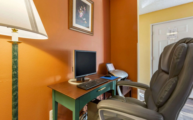 Suburban Studios Albuquerque Uptown