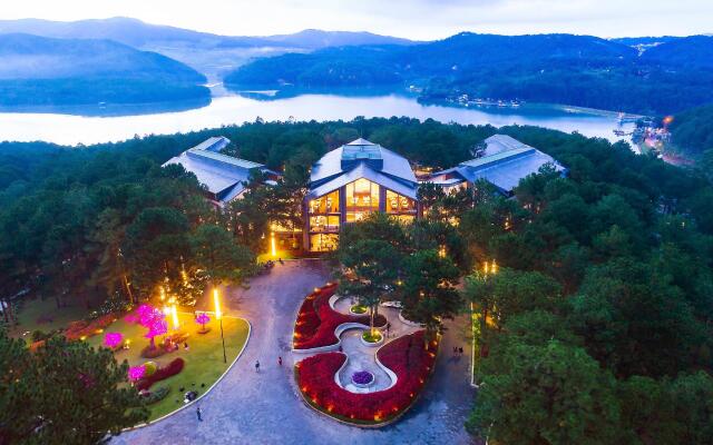 Terracotta Hotel & Resort Dalat вид на фасад