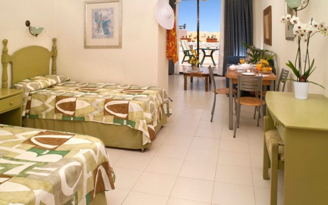 Paradise Court Aparthotel