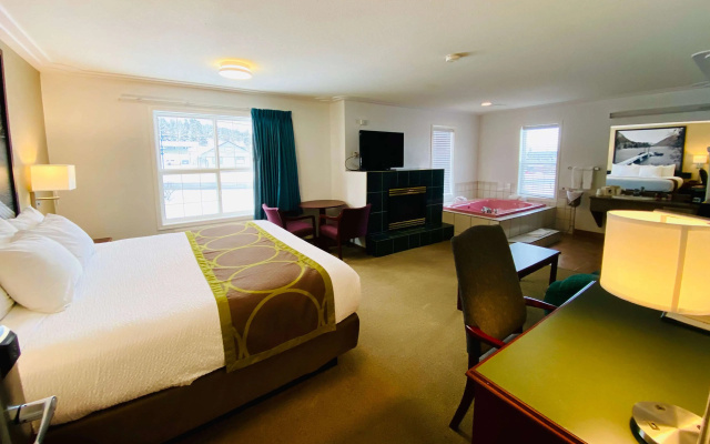 Super 8 by Wyndham 100 Mile House