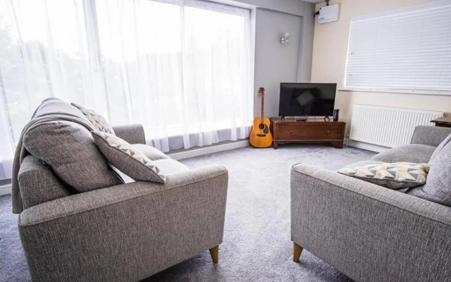 Tallets Apartment with Balcony & Parking