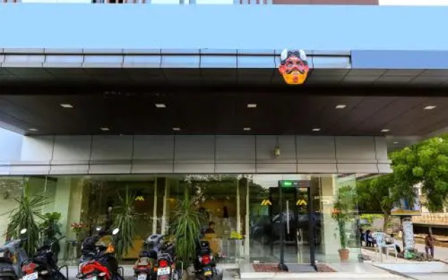 OYO 6472 Hotel Metropolitan