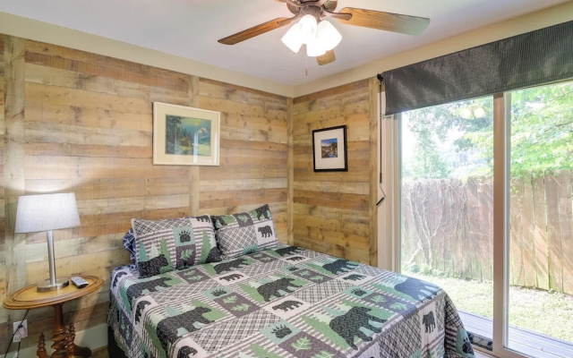 Deck & Stunning Mountain Views: Gatlinburg Home!