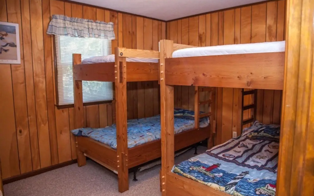 Beachbux 3 Bedroom Cottage by RedAwning
