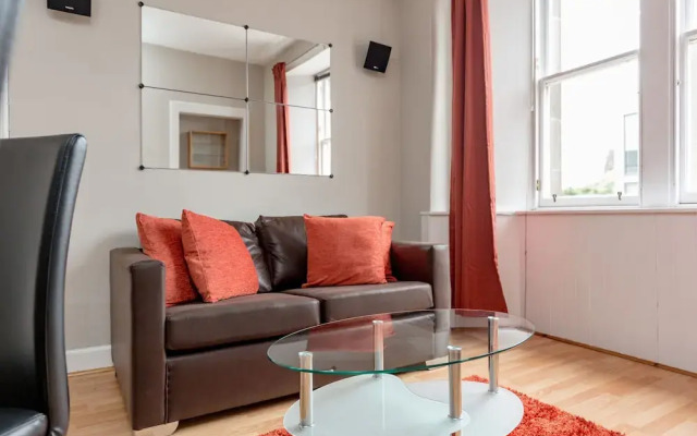 Silver Lining - St Leonard St Apartment