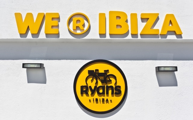 Отель Ryans Ibiza Apartments Испания, Ивиса - отзывы, цены и фото номеров - забронировать отель Ryans Ibiza Apartments онлайн вид на фасад
