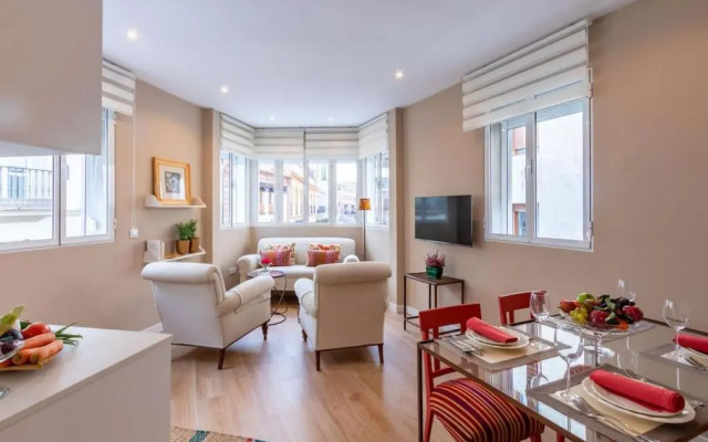 Plaza Nueva Deluxe Suite by Valcambre