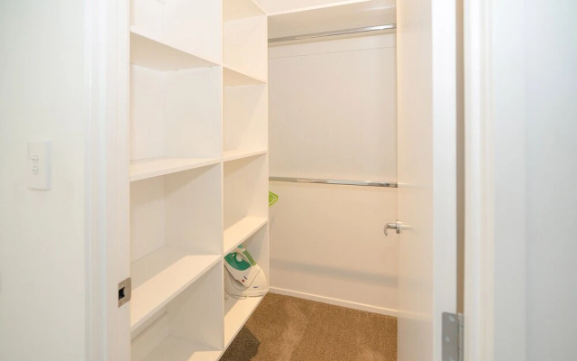 Artemis Modern 2 bedrooms unit in Castor Bay