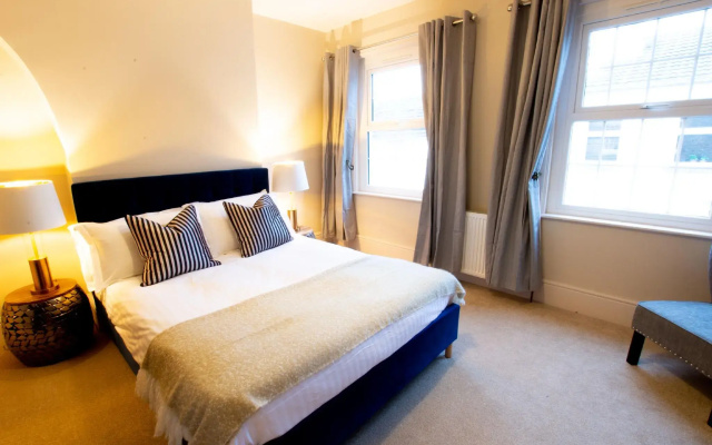 Salisbury Residences by Charles Hope