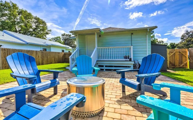 Charming Coastal Getaway, Near Beach & Pier!