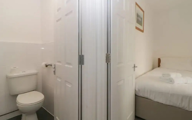 Harcombe House Pet Friendly Bungalow