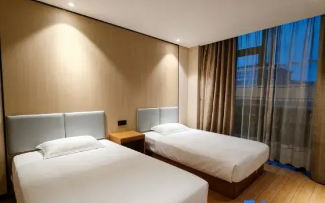 Jinhao Hotel (Shanghai Hongqiao Airport Hangzhong Road Subway Station)