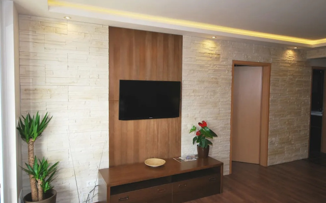 Arpad Bridge Apartments