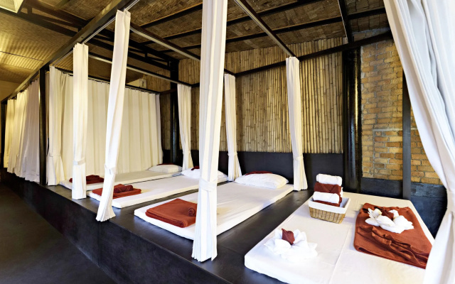 The Privilege Hotel Ezra Royal Garden