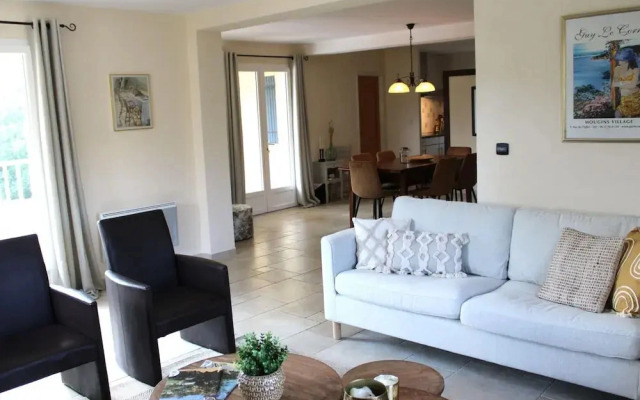 Comfortable Holiday Home With Pool