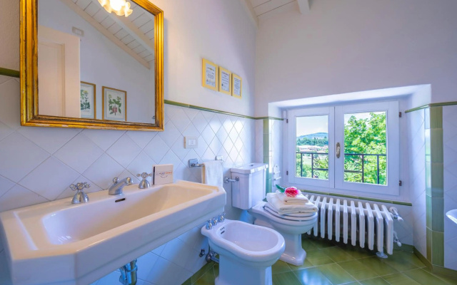 Villa Faccioli Oleandro With Shared Pool