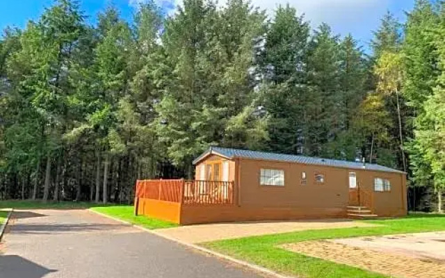 Rose Lodge - Hot Tub Getaway - Percy Woods - Pet Friendly