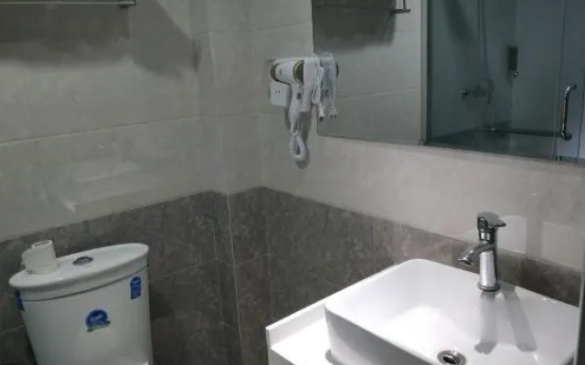 Super 8 Hotel (Linyi Wuyue Plaza, Dongxing Road, Airport)