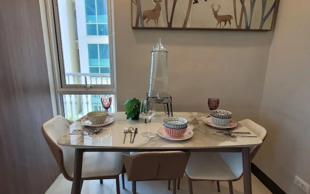 1BR Suite St. Mark Near Venice Mall BGC