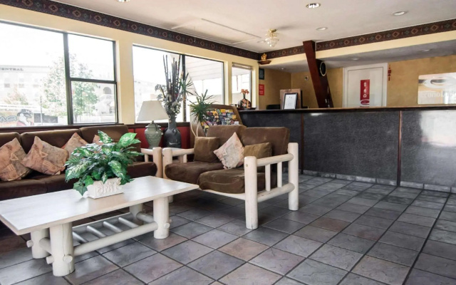 Super 8 by Wyndham Albuquerque Downtown