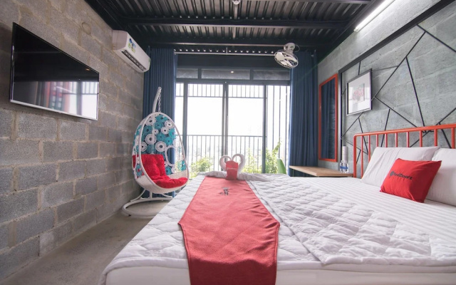 RedDoorz Plus @ Ung Van Khiem Street