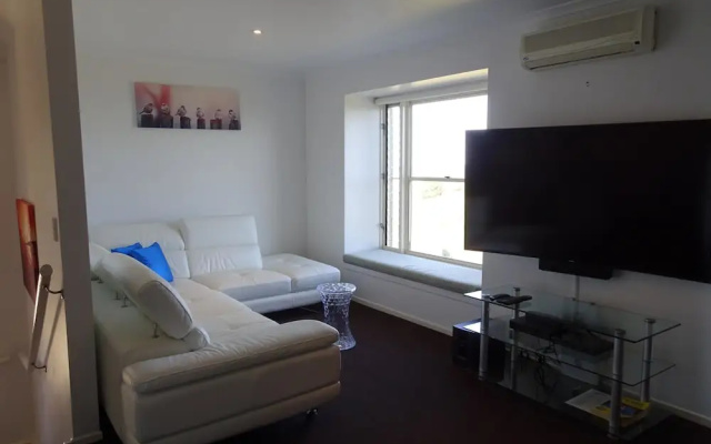 Sea Views at Aqualuna - 3 Bed Apartment