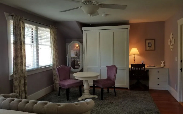 Hidden Oak Inn