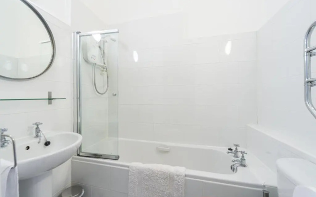 Central SPACIOUS NewTown 2-6ppl STUNNING