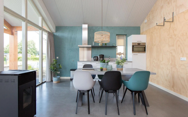 Bungalow With a Terrace Near the Sneekermeer