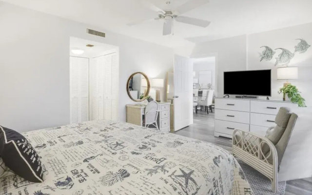Loggerhead 282 2 Bedroom Condo by RedAwning