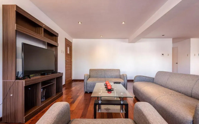 El Triunfo Apartments