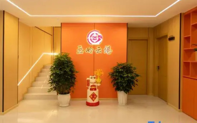 Yuling Yungang Hotel (Kangding Love Song Square)