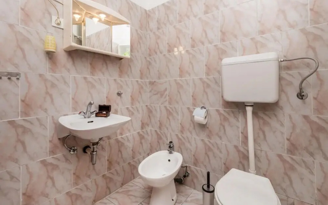 Nice Apartment in Banjol With 2 Bedrooms and Wifi