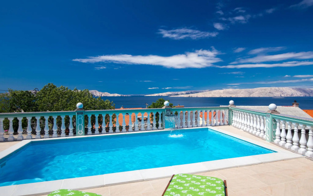 Apartment in Senj Near the Sea & Pool