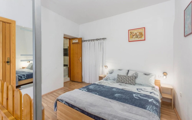 Beautiful Apartment in Cres With Wifi and 1 Bedrooms