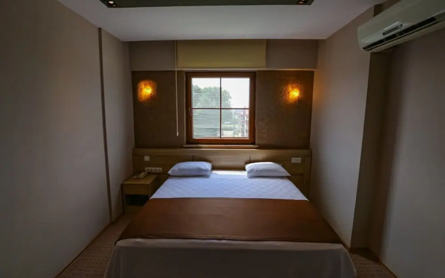 Grand Ayzek Otel