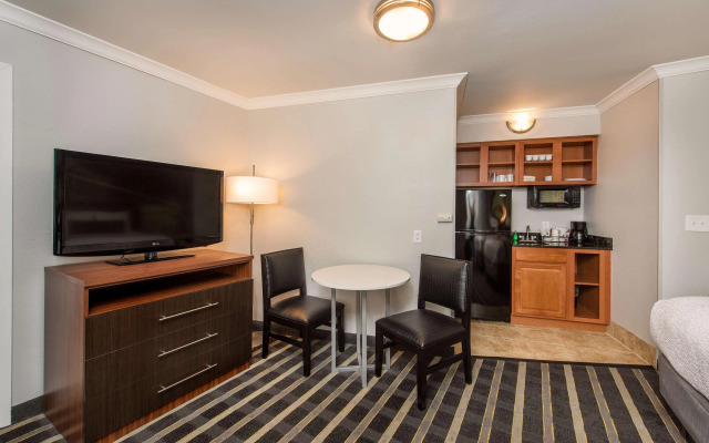 Best Western PLUS Milwaukee West