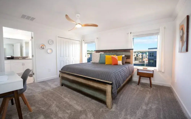 TH 4Br Walking Distance to Club