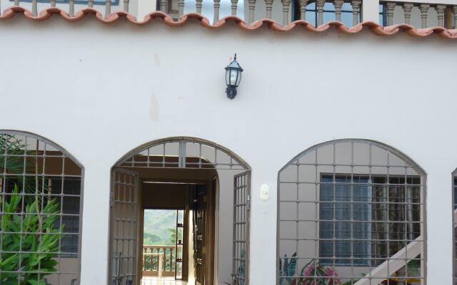 Hotel La Escalinata вид на фасад