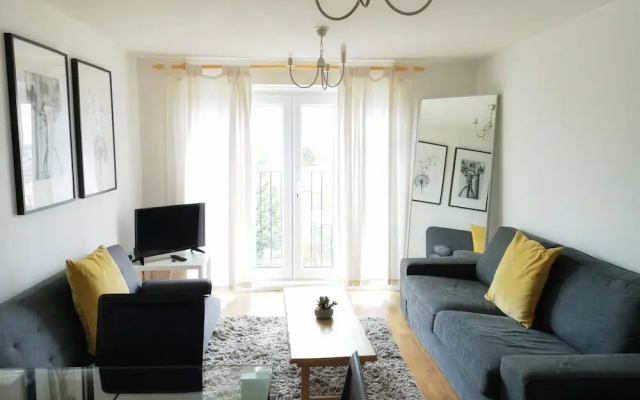 Bright & Modern 2BR Apartment Parking