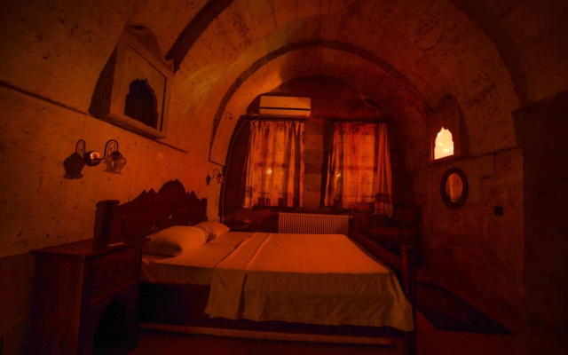 Vineyard Cave Hotel