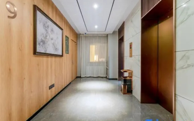 Zhanghe Hotel (Hohhot Railway Station Hailiang Square)