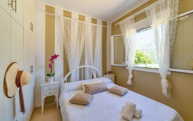Giorgo's Home With sea View