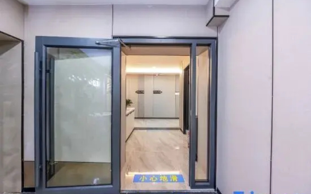 Lvju Smart Homestay (Zhangye Road Pedestrian Street)